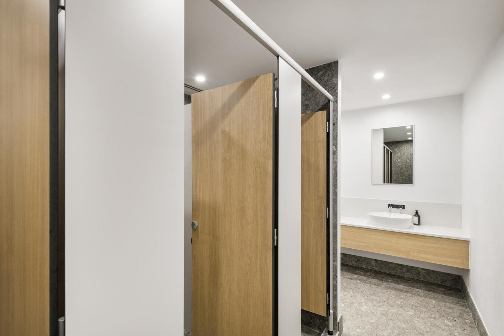 Cama en habitación compartida mixta de 8 camas con baño compartido